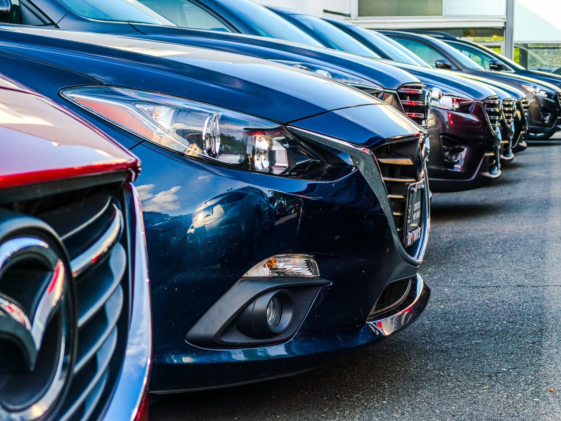 ¿Comprar coche a un particular o en un concesionario? La comparación honesta